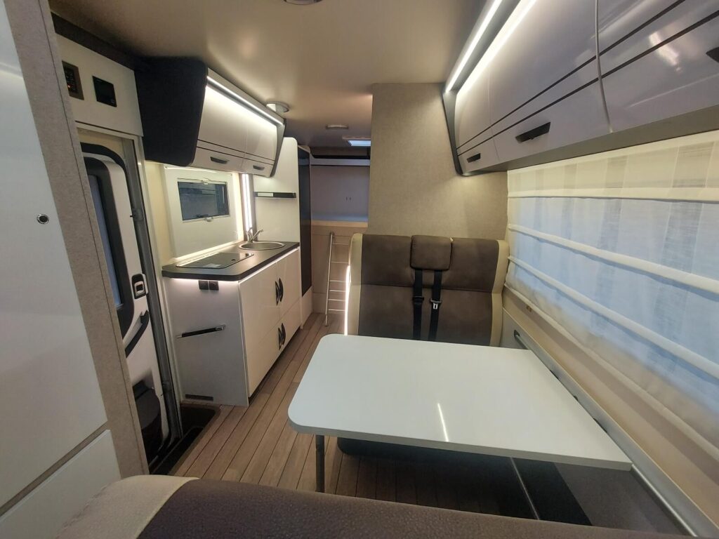 Odhod.si - Najem avtodoma - Novo 2026 Forster A699 DVB (6 <i class="fa fa-user"></i> | 6 <i class="fa fa-bed"></i>)