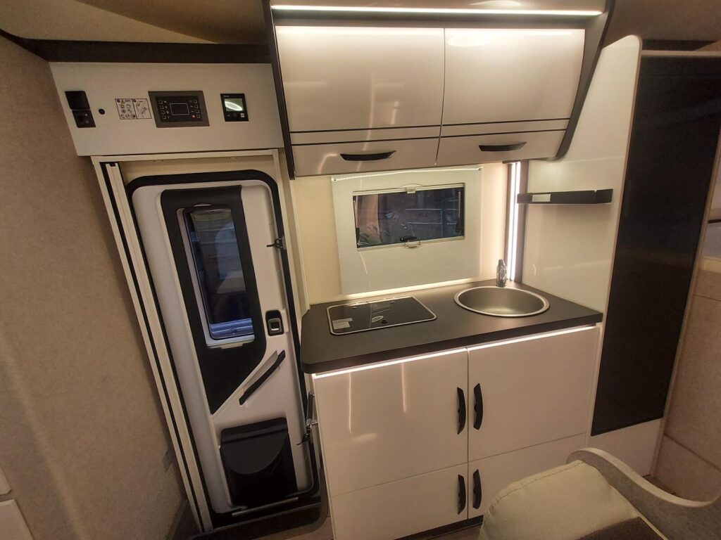 Odhod.si - Najem avtodoma - Novo 2026 Forster A699 DVB (6 <i class="fa fa-user"></i> | 6 <i class="fa fa-bed"></i>)